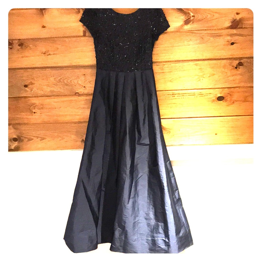 Navy blue beaded gown - Picture 5 of 8